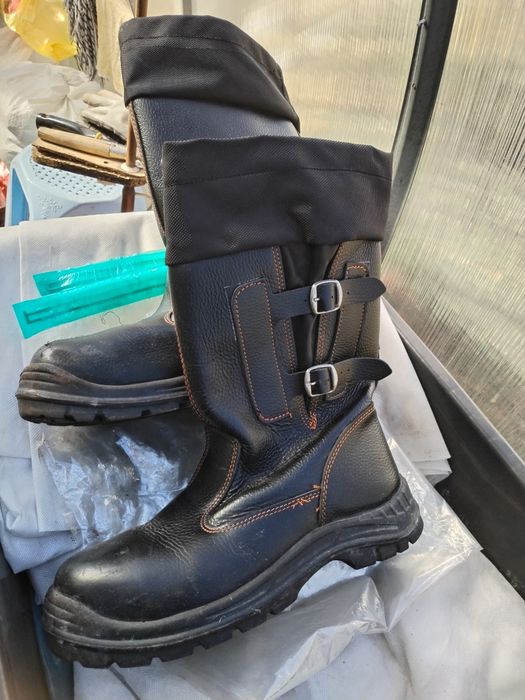 Продам Новые рабочие сапоги.
