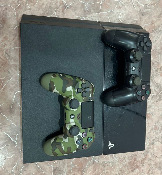 Продам PlayStation 4