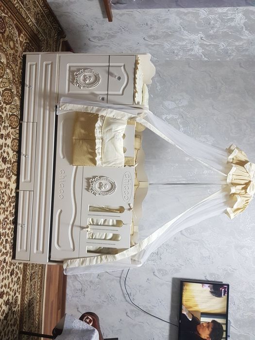 детский кровать.