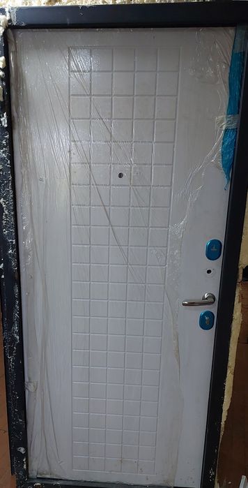 Продам новую дверь