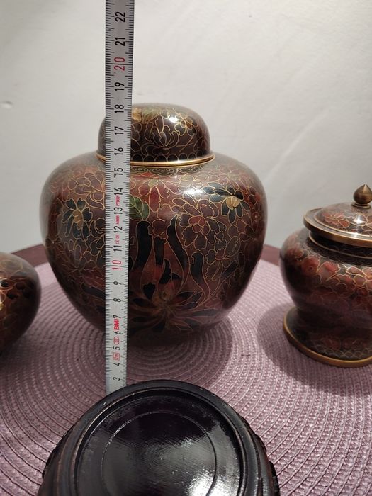 Frumoase urne și vază Cloisonne