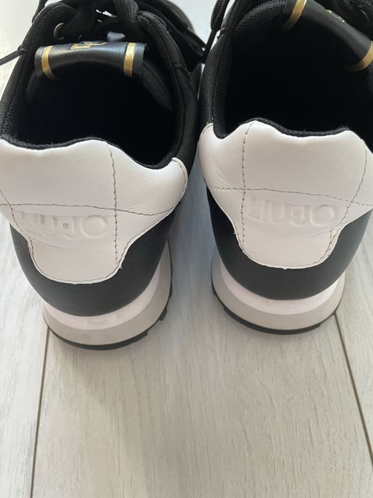 Кроссовки кожаные женские