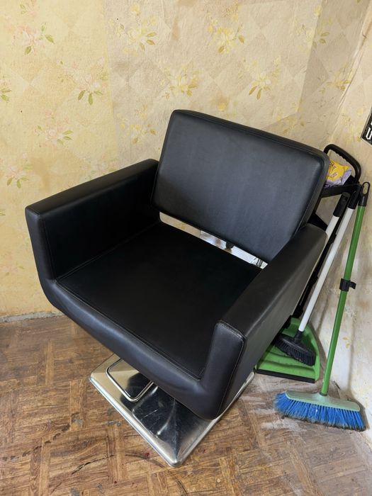 Фризьорски стол Запазен