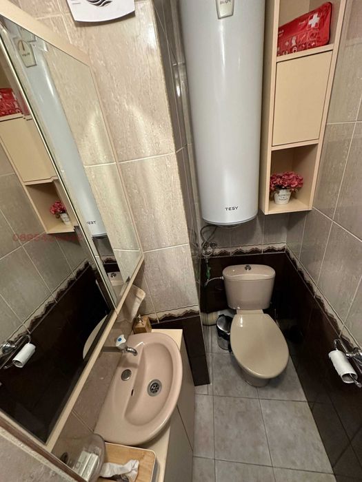 Дава се под наем Двустаен апартамент в Варна, Цветен квартал - 60 кв.м за 561 € - Снимка #9