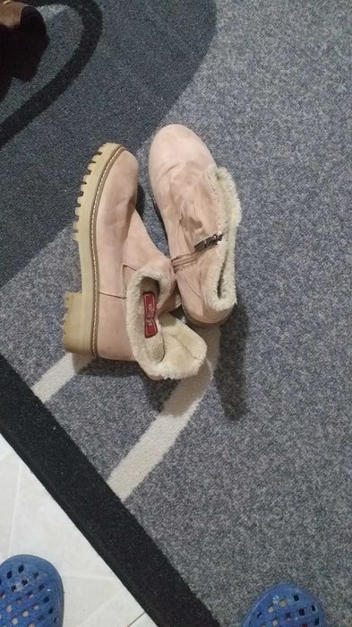 Боти номер 39 цена 15 лв,спортни обувки