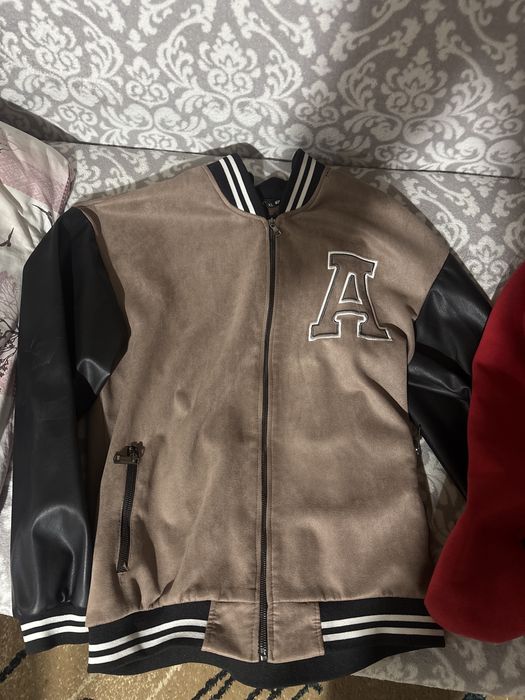 куртка и толстовка