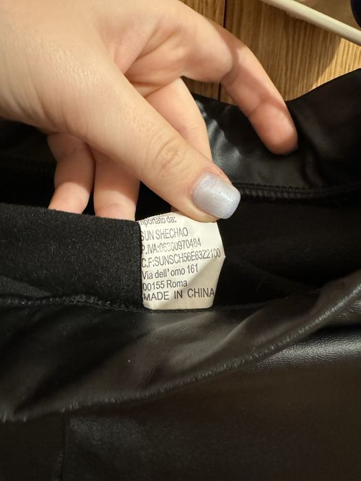Pantaloni de piele