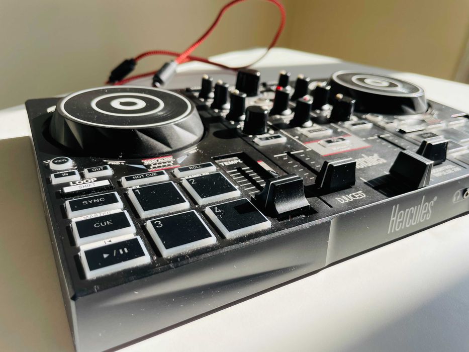 Hercules DJ DJControl Inpulse 200 DJ пулт