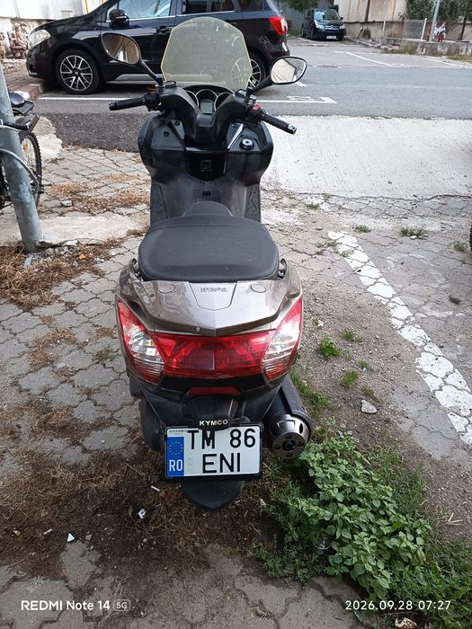Vând sau schimb scuter cu auto