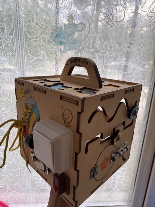 Развивающая игрушка бизикуб