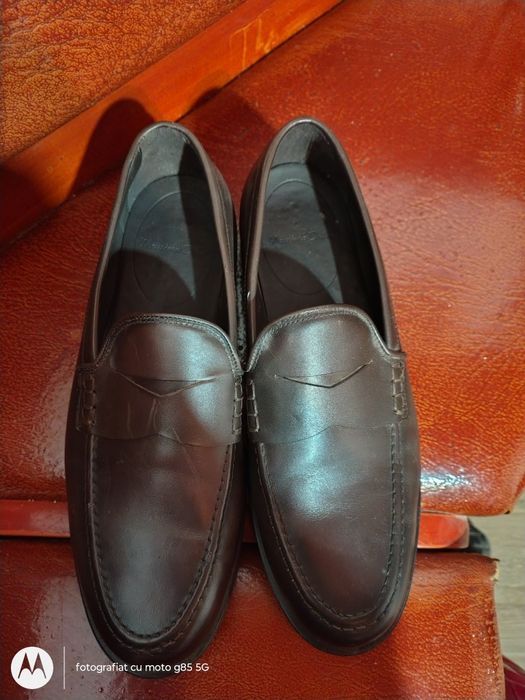 Vând 2 perechii de papuci