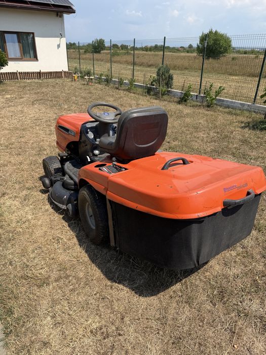 Tractoras pentru taiat gazon/iarba Husqvarna
