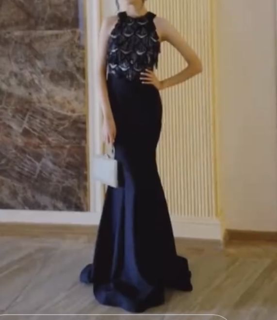 Вечернее платье силуэтное