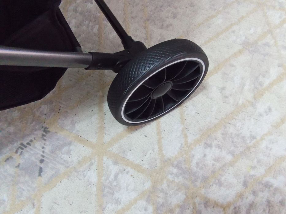 Продам новую коляску