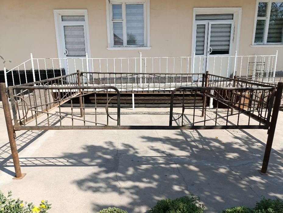Железный кровать табчан
