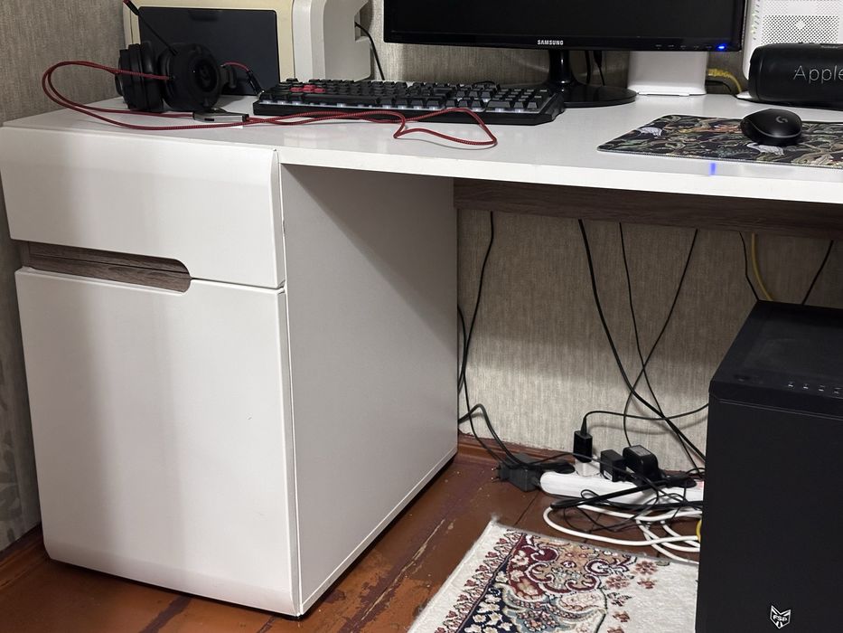 Стол письменный компьютерный