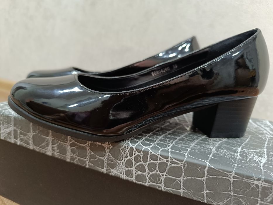 Лаковые женские туфли р38