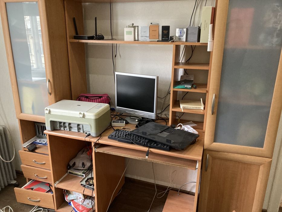 Продам компьютерный стол со стенкой