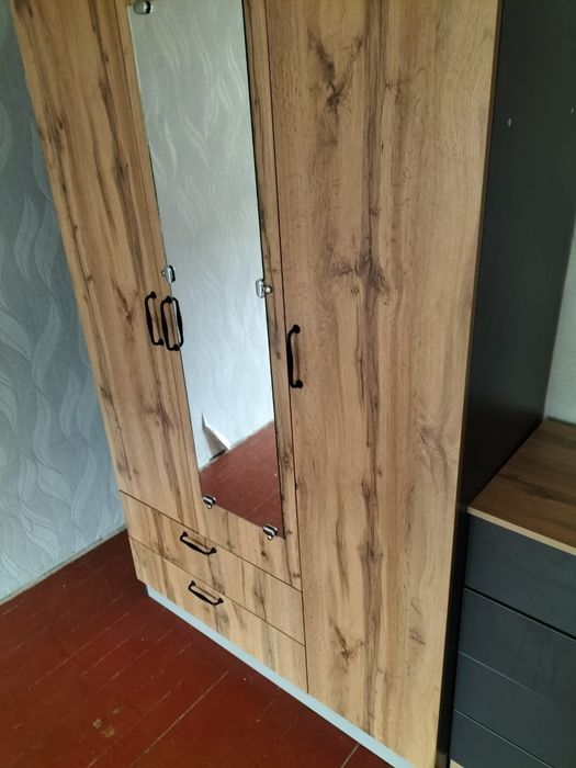 В продаже Шкаф и тумбочка