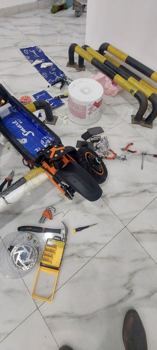 Сервис по ремонту электросамокатов и элетроскутр.
Мастерская оказываве