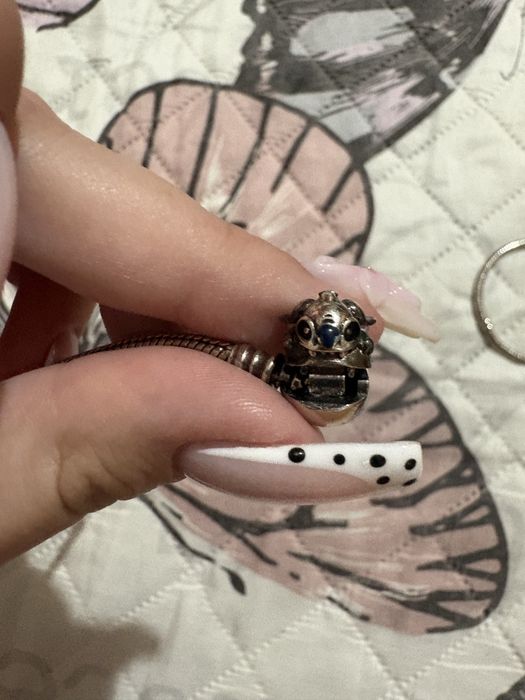 Продавам 2 оригинални гривни Pandora – Дървото на живота 18 см и Stitch 15 см