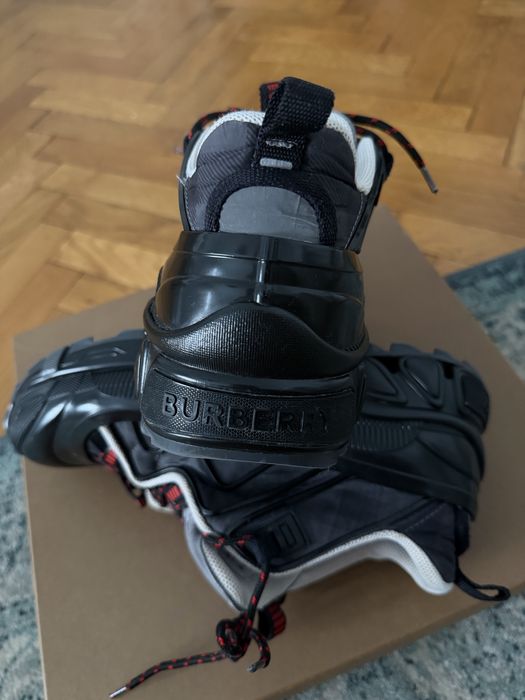 Burberry Arthur 43