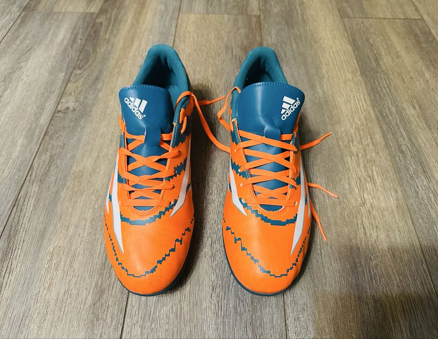 Ghete Fotbal Adidas Messi. Editie limitata. Size 44 2/3.