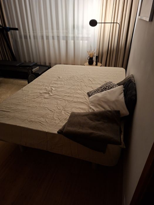Vand pat cadru metalic Ikea