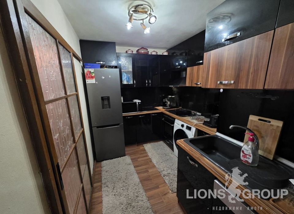 Продава се Двустаен апартамент в Варна, Колхозен пазар - 85 кв.м за 1818 €/кв.м - Снимка #1