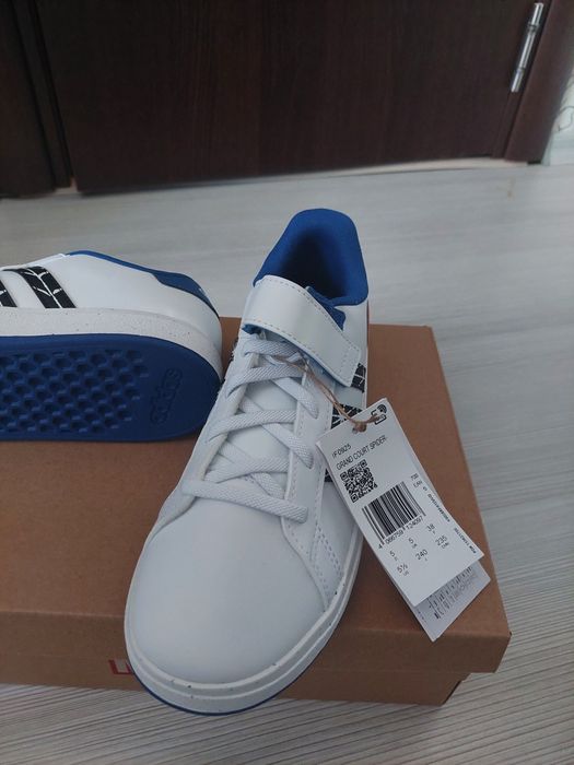 Нови маратонки Adidas Marvel