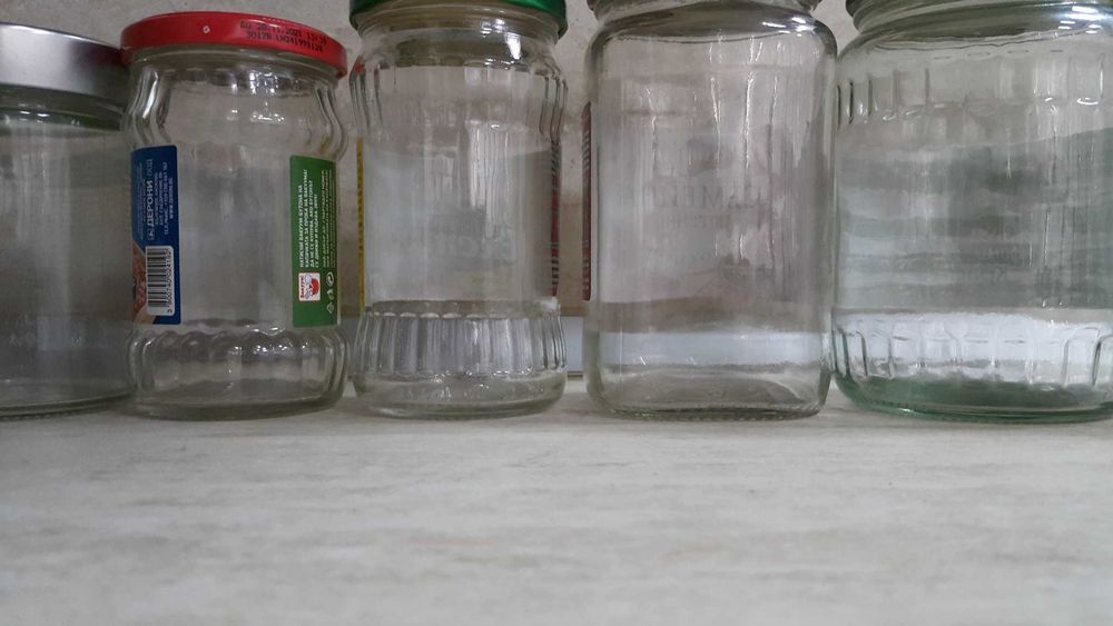 Буркани - различни видове с капачки