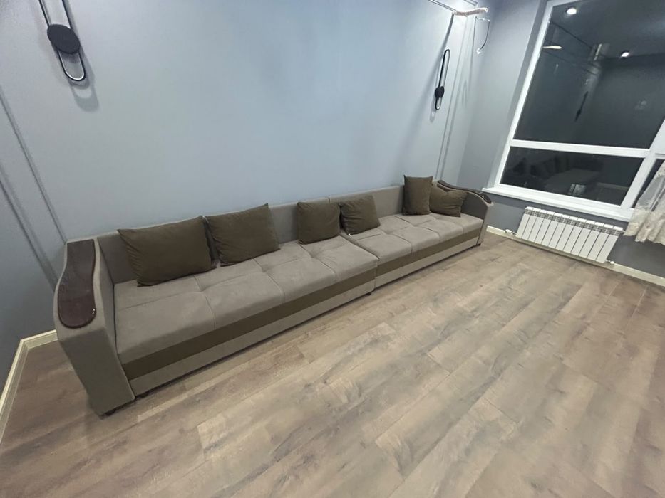 Срочно продаем Диван для гостиной 3,5 метра