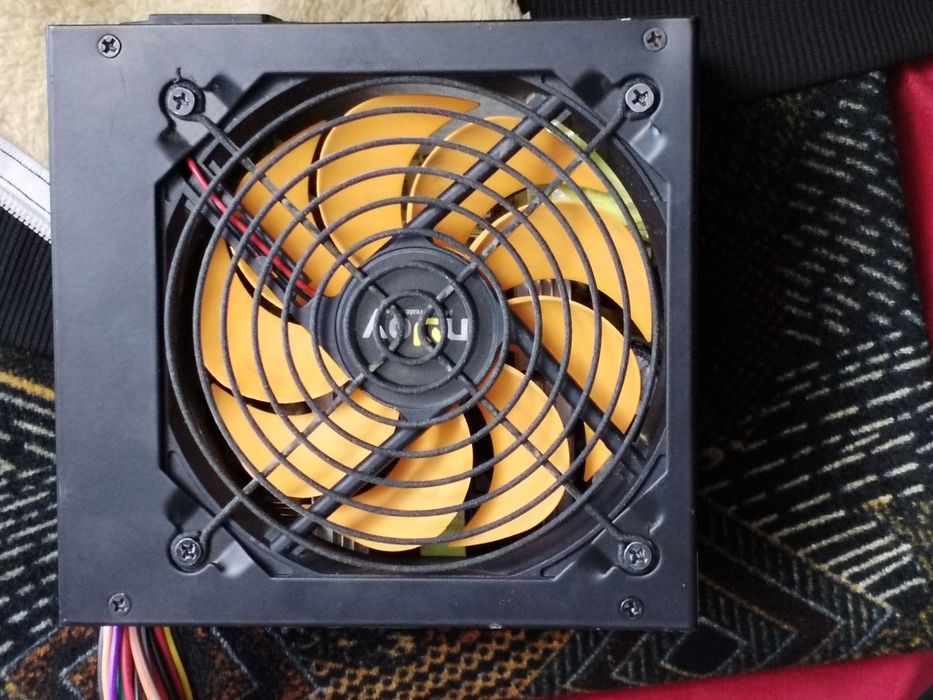 Sursa în stare foarte buna