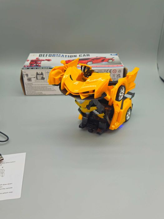 Различни RC трансформираща се кола-робот с дистанционно,светлини, 360°