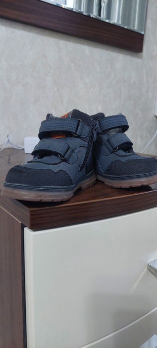 Продам детскую обувь.