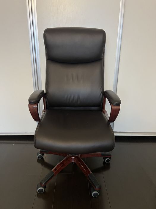Scaun de birou tip managerial, piele ecologică, foarte confortabil