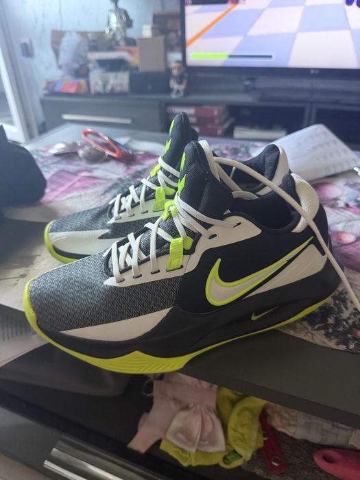 Продавям маратонки nike 40 номер