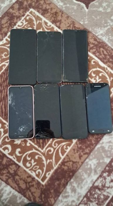 Vand toate au displayu spart