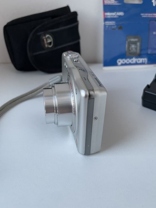 Aparat foto digital PANASONIC Lumix DMC-SZ1 Silver, 16MP, 10X Zoom Wide Angle, 16GB Digital Point and Shoot Camera