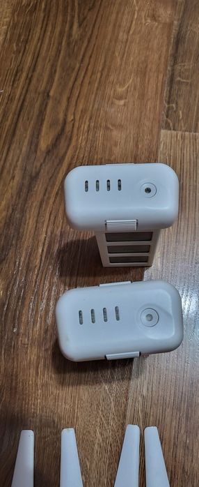 Продам 2 аккумулятора на дрон  dji phantom advanced