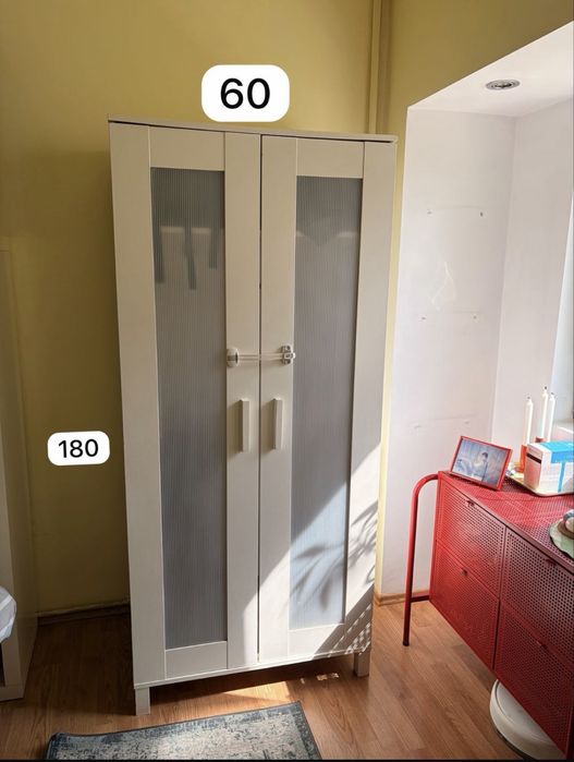 dulap Ikea cu usi transparente