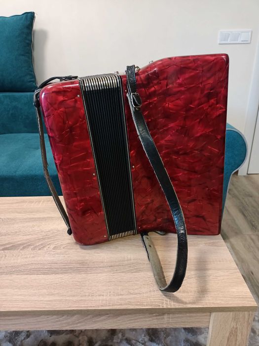 Продавам два акордеона