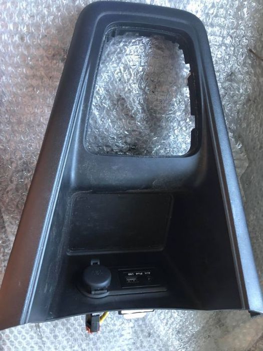 consola centrala spate cu aux si usb si bricheta hyundai ix20