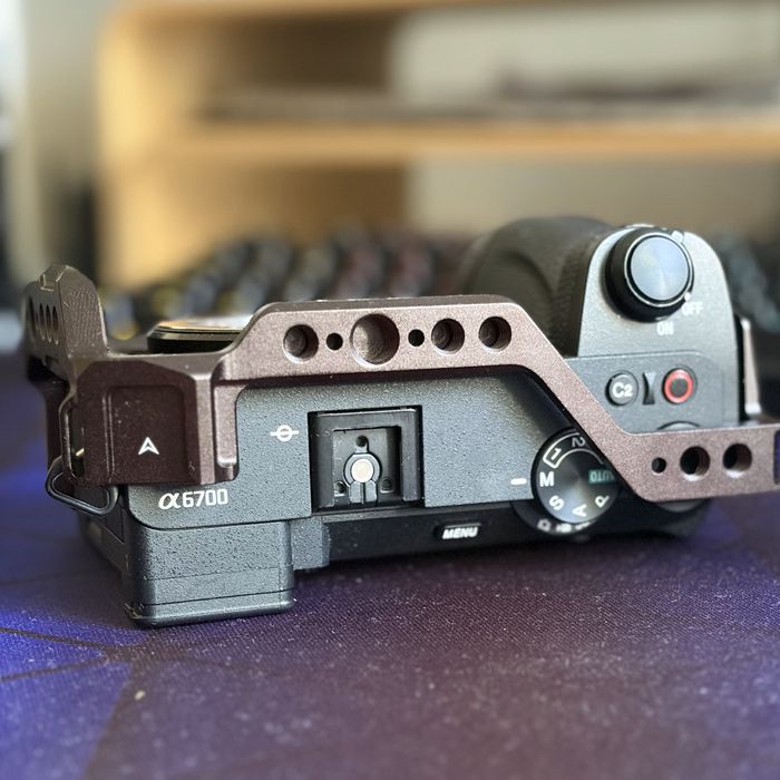 Sony A6700 + cage SmallRig | cumparat în decembrie 2025