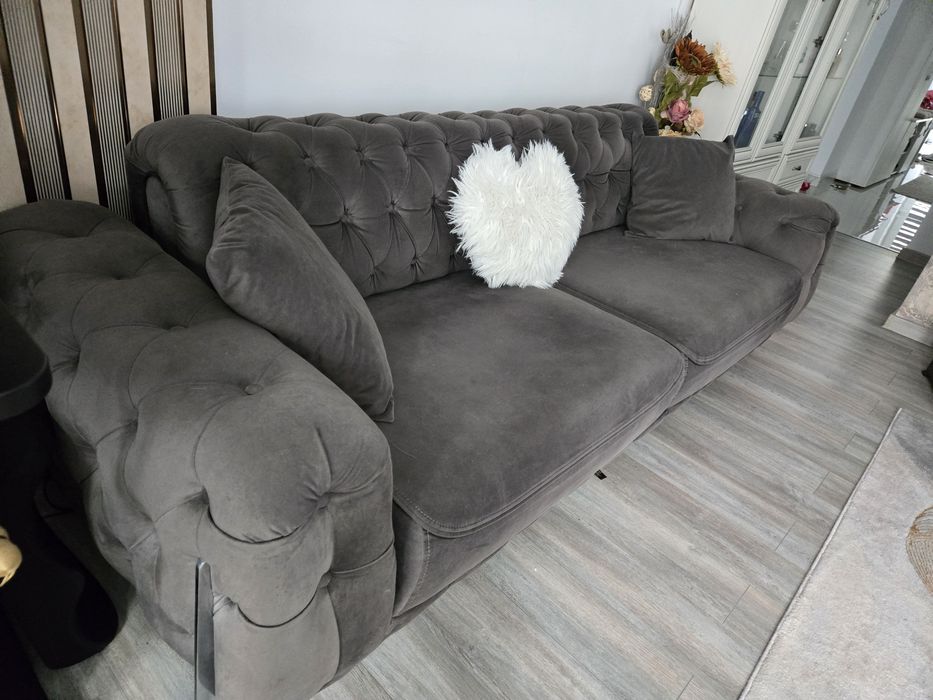 Vând Canapea Extensibilă Chesterfield