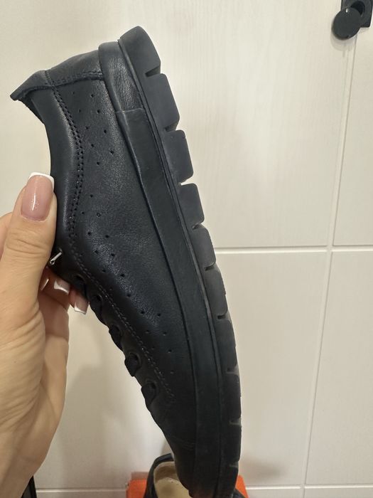 Продам обувь для мальчика 37 размер