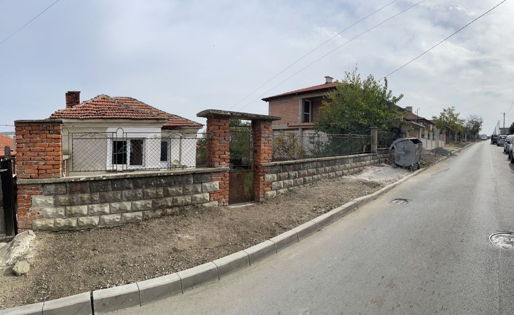 Къща с дворно място в Карнобат ТОП ЦЕНА