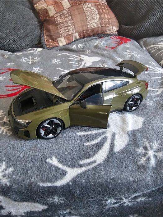 Macheta metalica Audi RS E-TRON GT burago scara 1:18