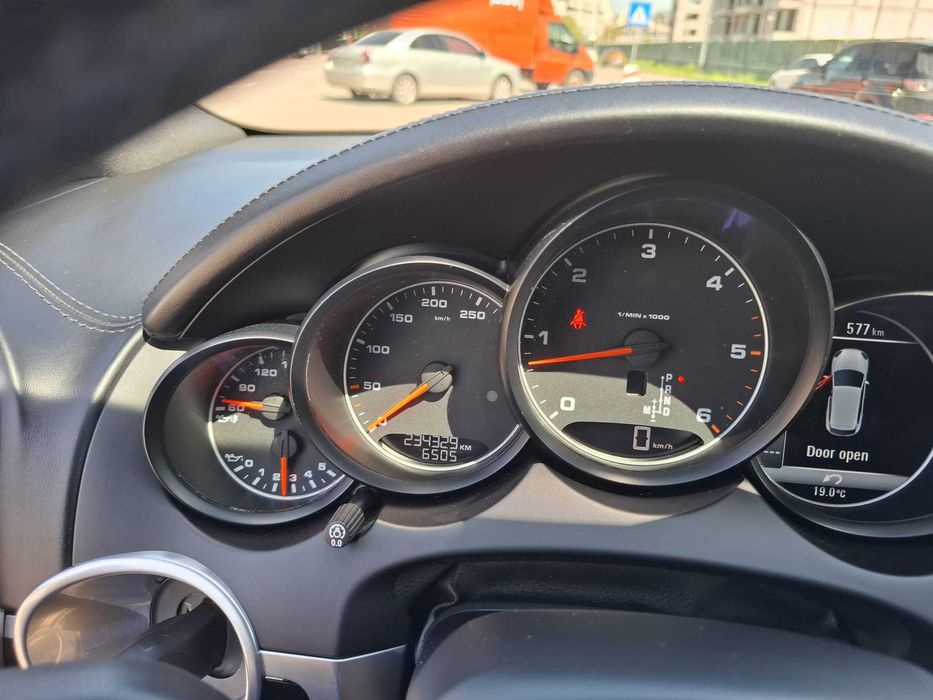 PORSCHE CAYENNE PLATINUM EDITION 2017 | 235.000 KM