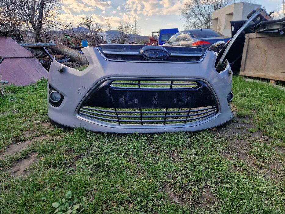 Bara fata ford c max 2012 cu spalatori faruri